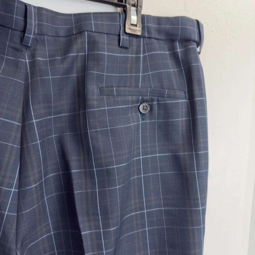 Haggar Clothing Mens Navy Blue Plaid Shorts Flat Front Size 38 Expandable Waist